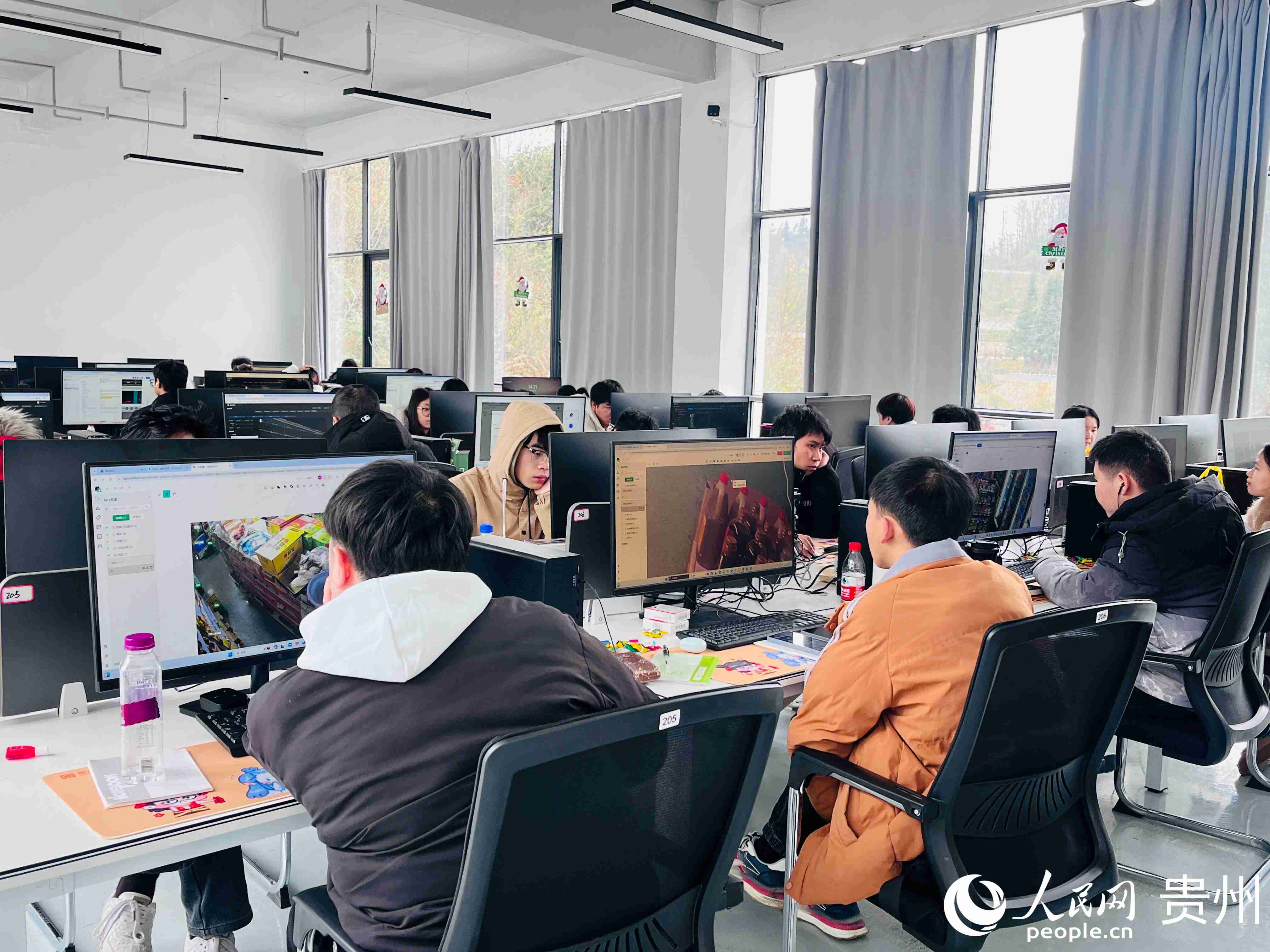 貴州數據標注正“火熱”。人民網記者 陳潔泉攝