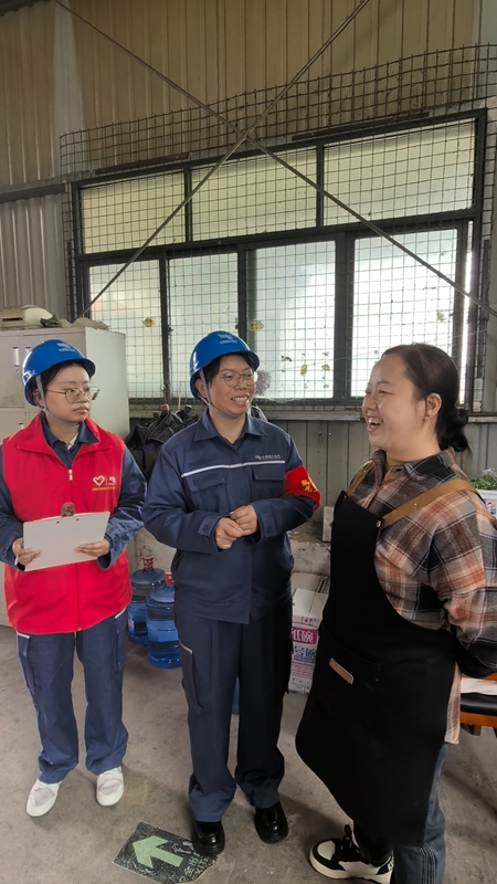 镇宁供电局:“营销姐妹团”上门服务助力企业复工“开门红”(图2)