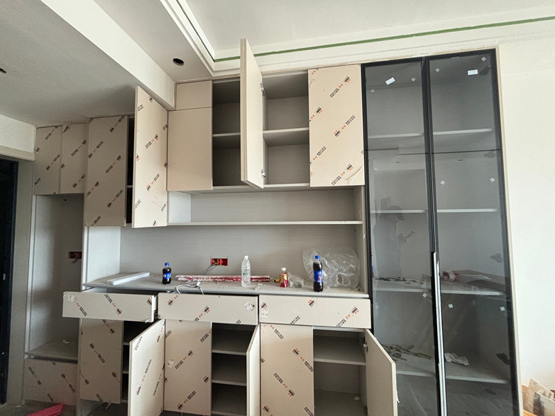 7、天鏡安置點自2025年8月正式交房以來，不少居民已經完成裝修入住，還有不少家庭正緊鑼密鼓地推進新居裝修。刁苓沙 攝