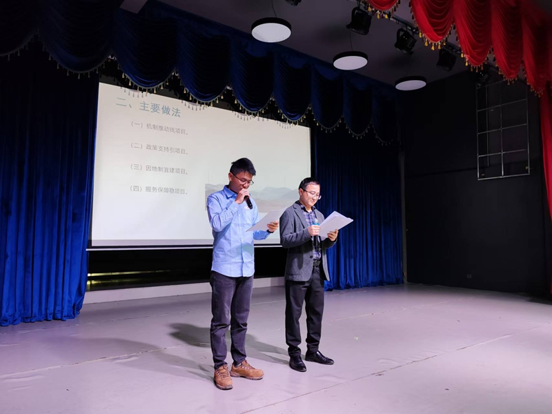 理论宣传二人讲展示活动。 谢慧芳摄