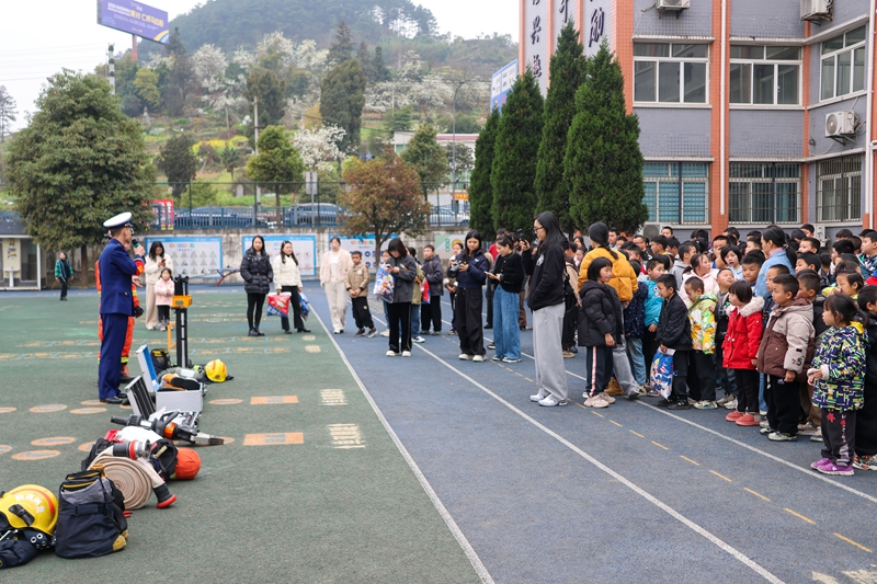 器材展示和体验 。.jpg