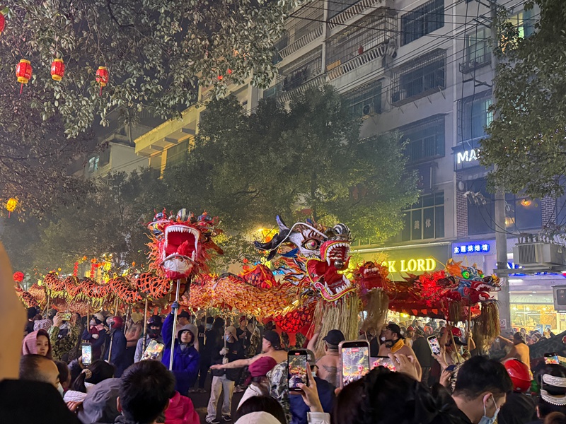 台江舞龍噓花。