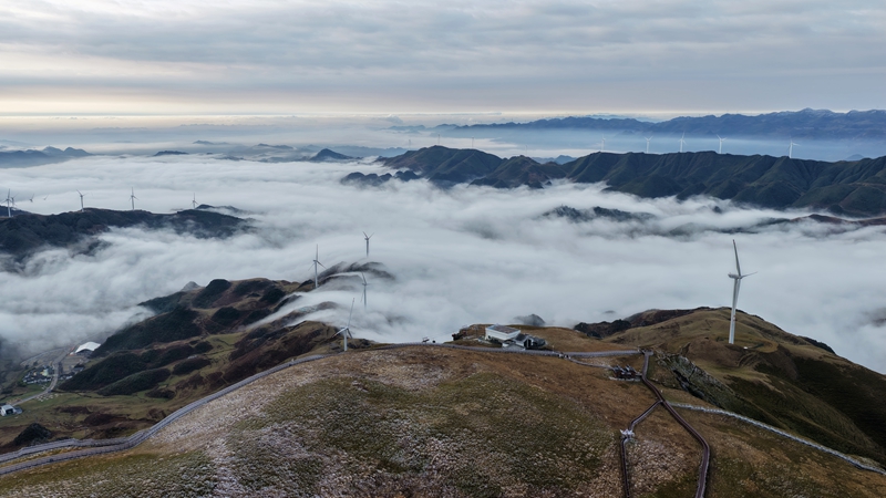 3月10日，在貴州省畢節市赫章縣阿西裡西·韭菜坪景區拍攝的春雪雲海景觀。