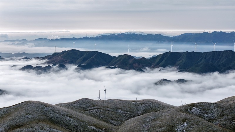 3月10日，在貴州省畢節市赫章縣阿西裡西·韭菜坪景區拍攝的春雪雲海景觀。