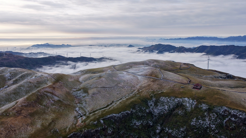 3月10日，在貴州省畢節市赫章縣阿西裡西·韭菜坪景區拍攝的春雪雲海景觀。