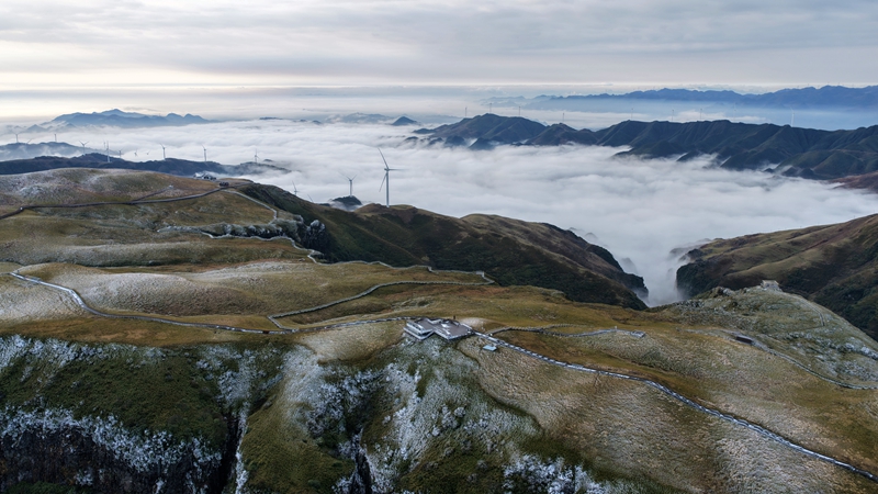 3月10日，在貴州省畢節市赫章縣阿西裡西·韭菜坪景區拍攝的春雪雲海景觀。