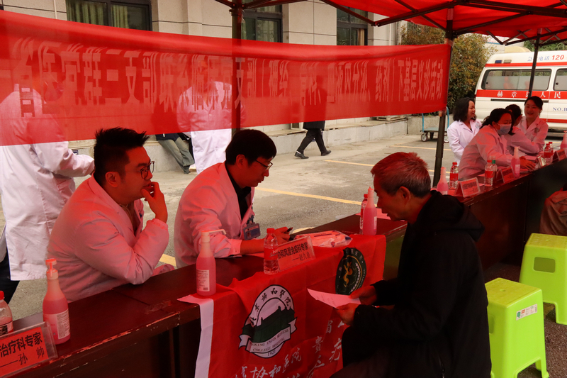 北京協和醫院在赫章義診現場。王龍虎攝