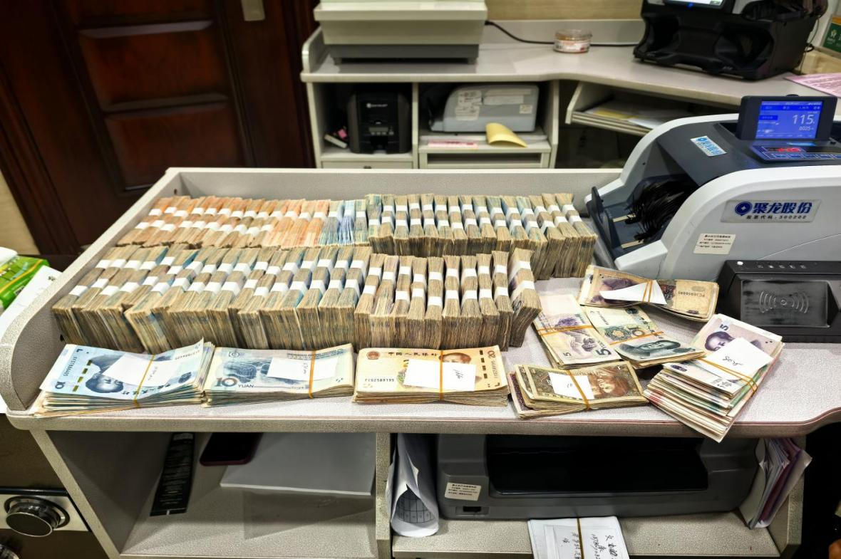 為客戶整理完畢的零錢。