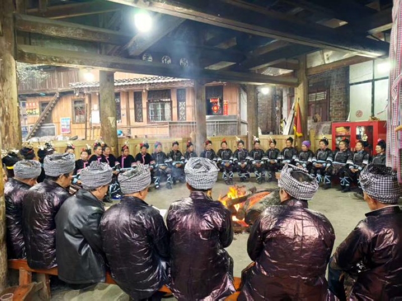 邮储银行工作人员结合地方民俗文化开展征信宣讲。