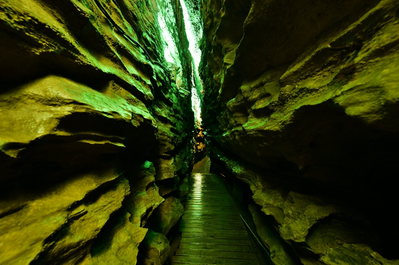 3 圖為地下裂縫。 景區供圖.jpg