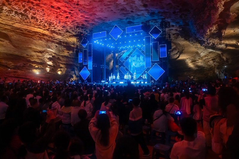 7 圖為溶洞音樂周 。綏陽融媒體中心供圖.jpg