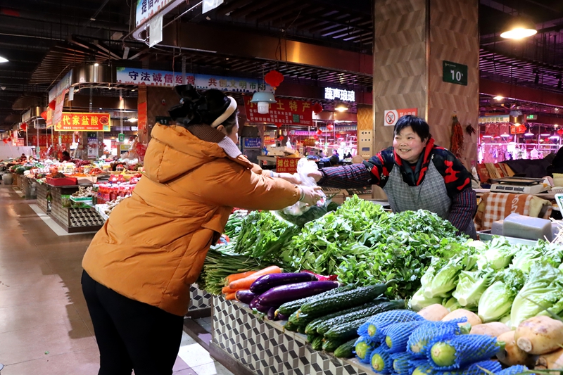 独山“菜篮子”量足价稳。