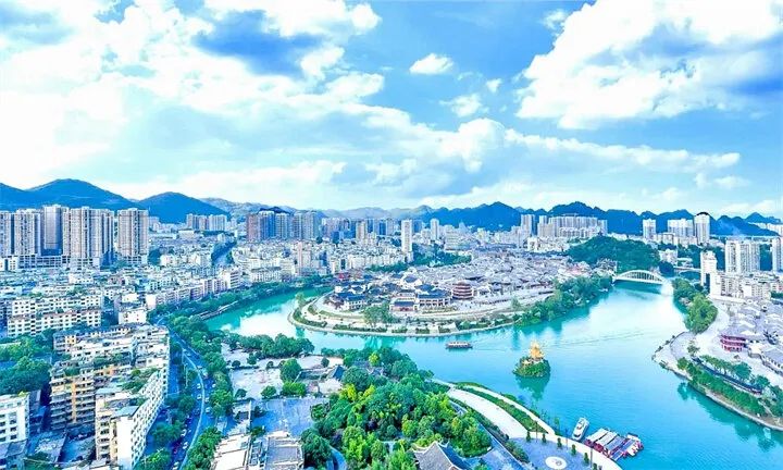铜仁城市风貌一角。