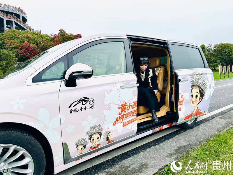 小車小團暢游百裡杜鵑。人民網 陽茜攝