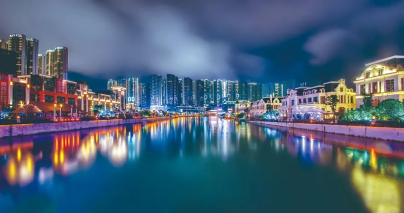 未來方舟夜景。