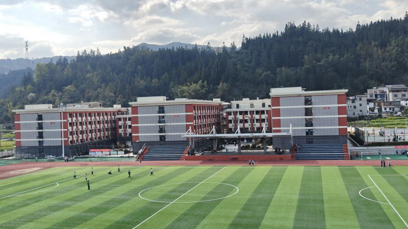 从江一中新校区宿舍楼。