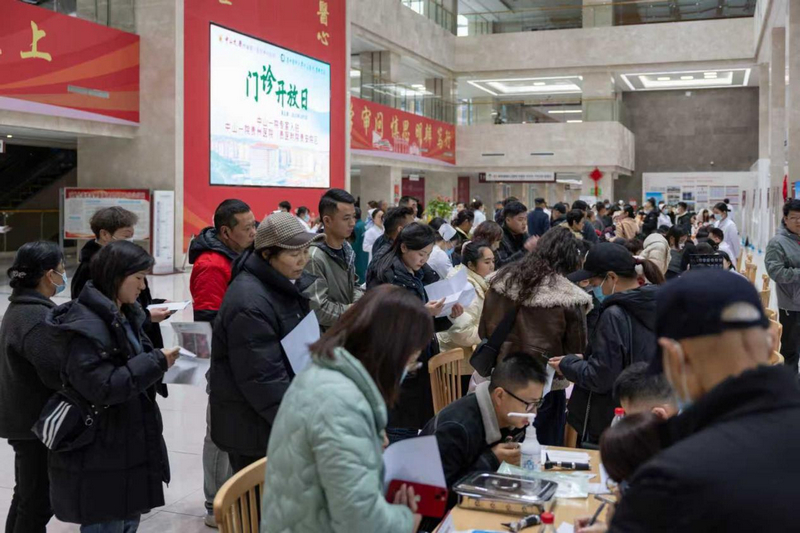 周三門診開放日活動為患者提供免費咨詢。