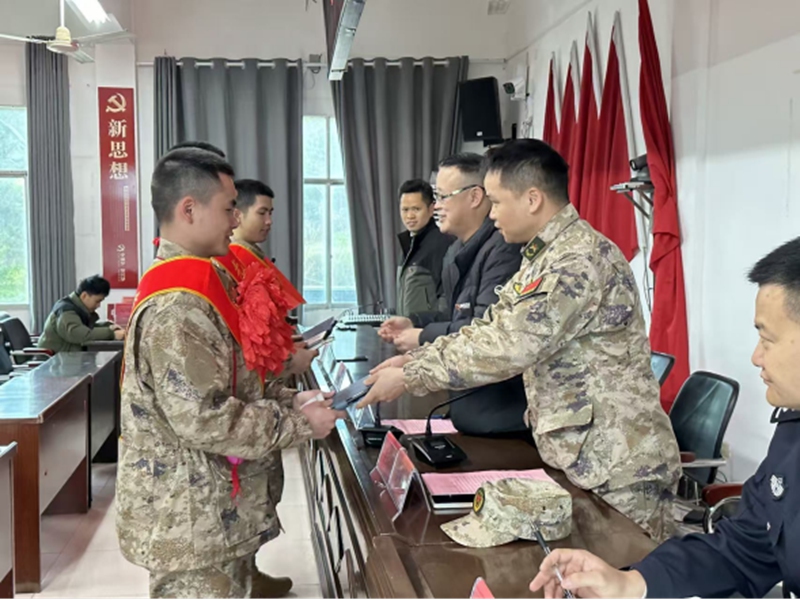 为新兵赠送笔记本