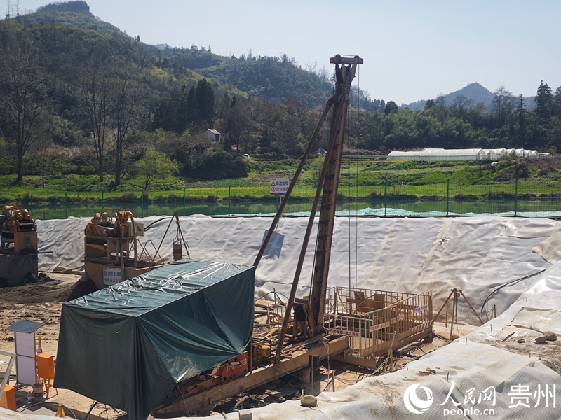 松万高速2标段施工现场。人民网 黄小桃摄.jpg