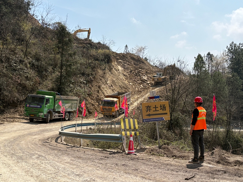 G654印江天堂至木黄公路改扩建工程施工现场。实习生 王璐琳摄.jpg