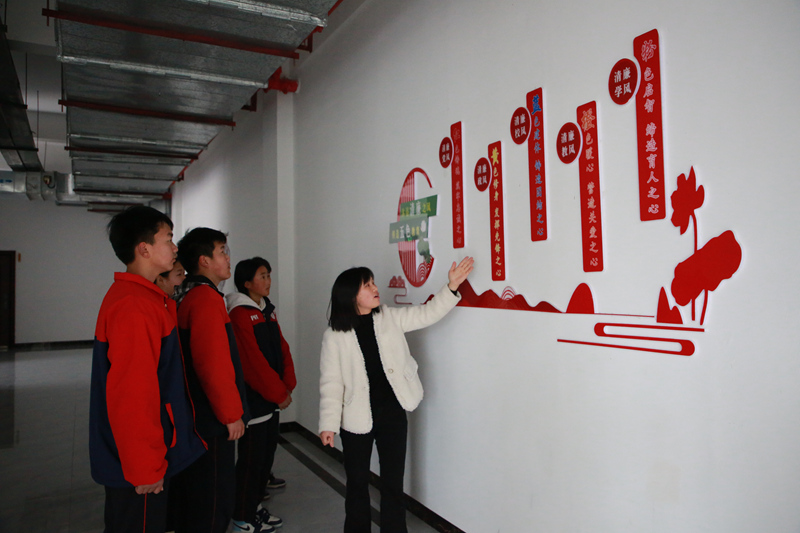 图为印江自治县木黄中学通过多种形式推动廉洁教育进校园。梅亚军摄