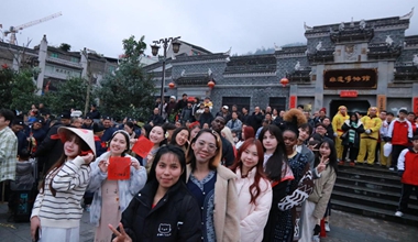 贵师大留学生赴石阡沉浸式体验非物质文化遗产