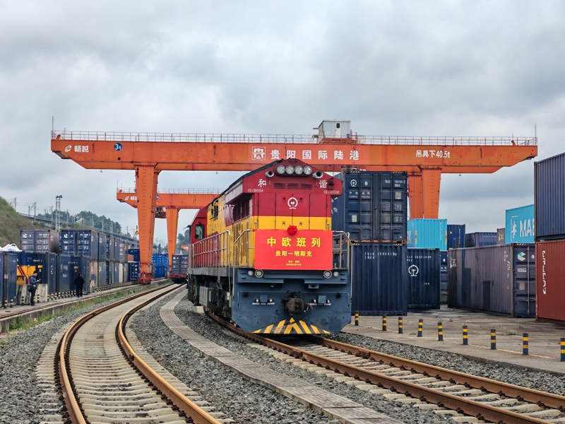 满载“贵州造”汽车零部件搭乘中欧班列再出发。贵阳综保区宣传部供图.jpg