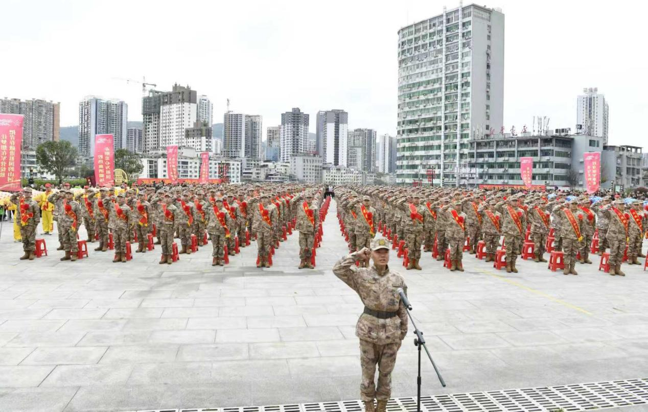 铜仁市2026年上半年新兵入伍欢送仪式在中南门古城举行。