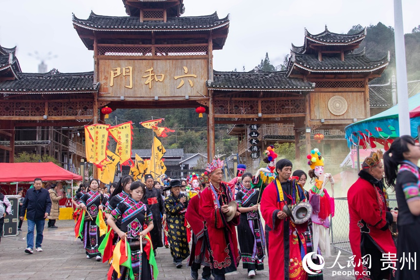 仡佬敬雀节祭祀巡游。人民网 黄小桃摄
