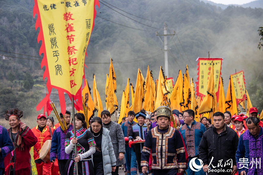 仡佬敬雀节祭祀巡游。人民网 黄小桃摄
