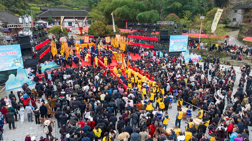 贵州省石阡县坪山乡尧上举行仡佬敬雀节活动。吴剑摄