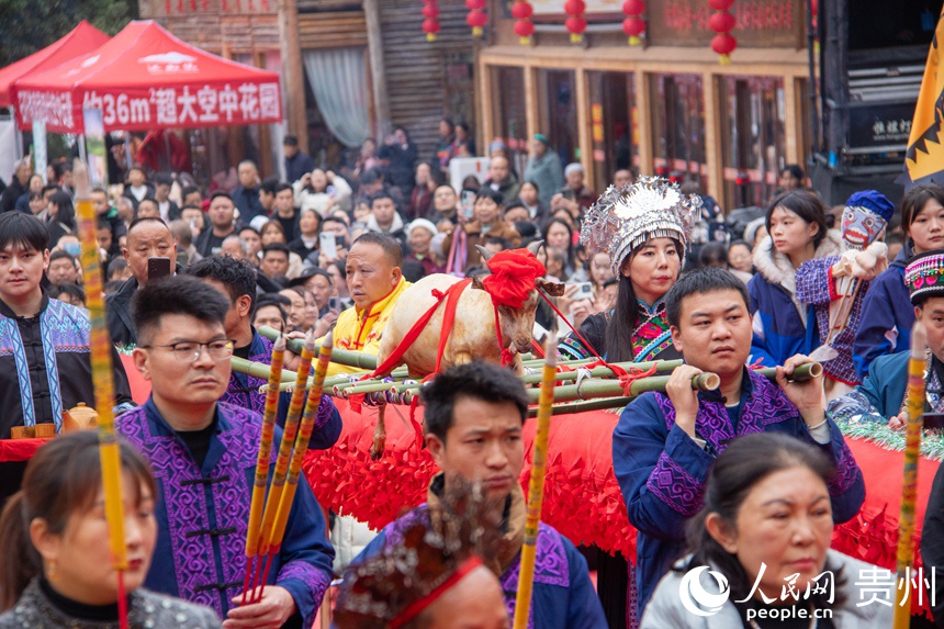 贵州省石阡县坪山乡尧上举行仡佬敬雀节活动。人民网 黄小桃摄