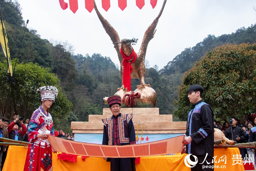 贵州省石阡县坪山乡尧上举行仡佬敬雀节活动。人民网 黄小桃摄