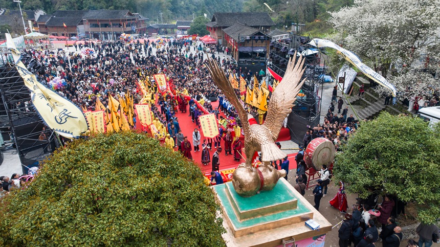 贵州省石阡县坪山乡尧上举行仡佬敬雀节活动。吴剑摄