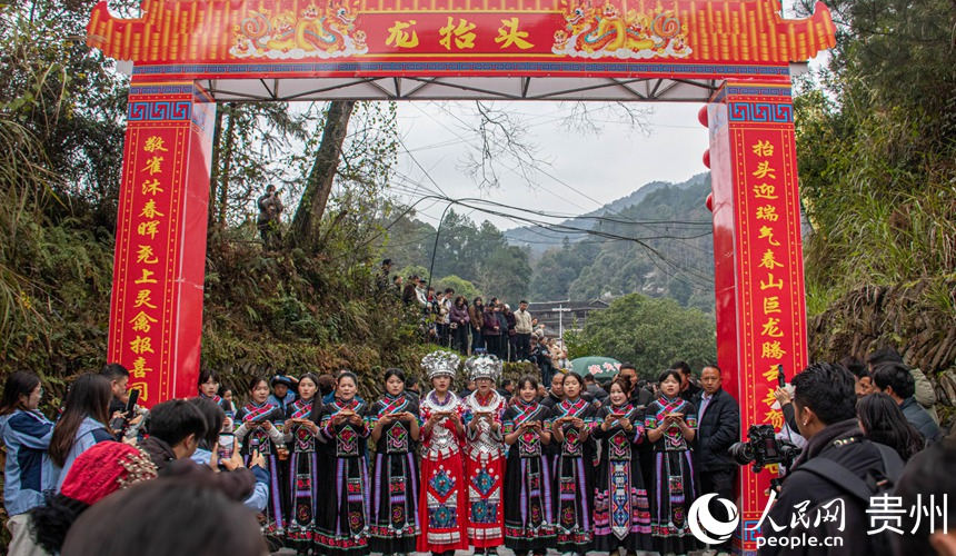 盛装巡游祈丰年 石阡仡佬敬雀节开幕