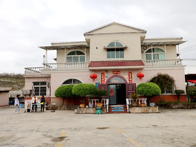 当地农家 。姜继恒 摄