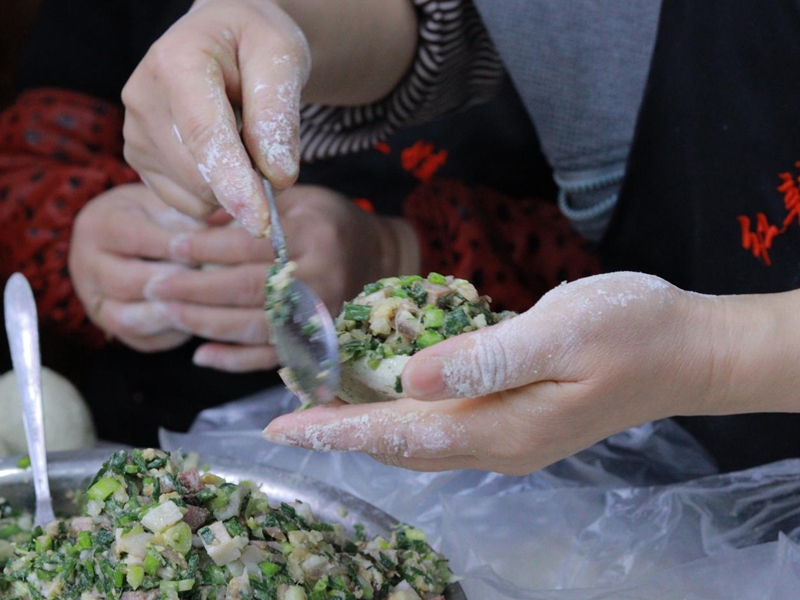 贵州德江：清明粑香飘市场 传统小吃促增收(1)