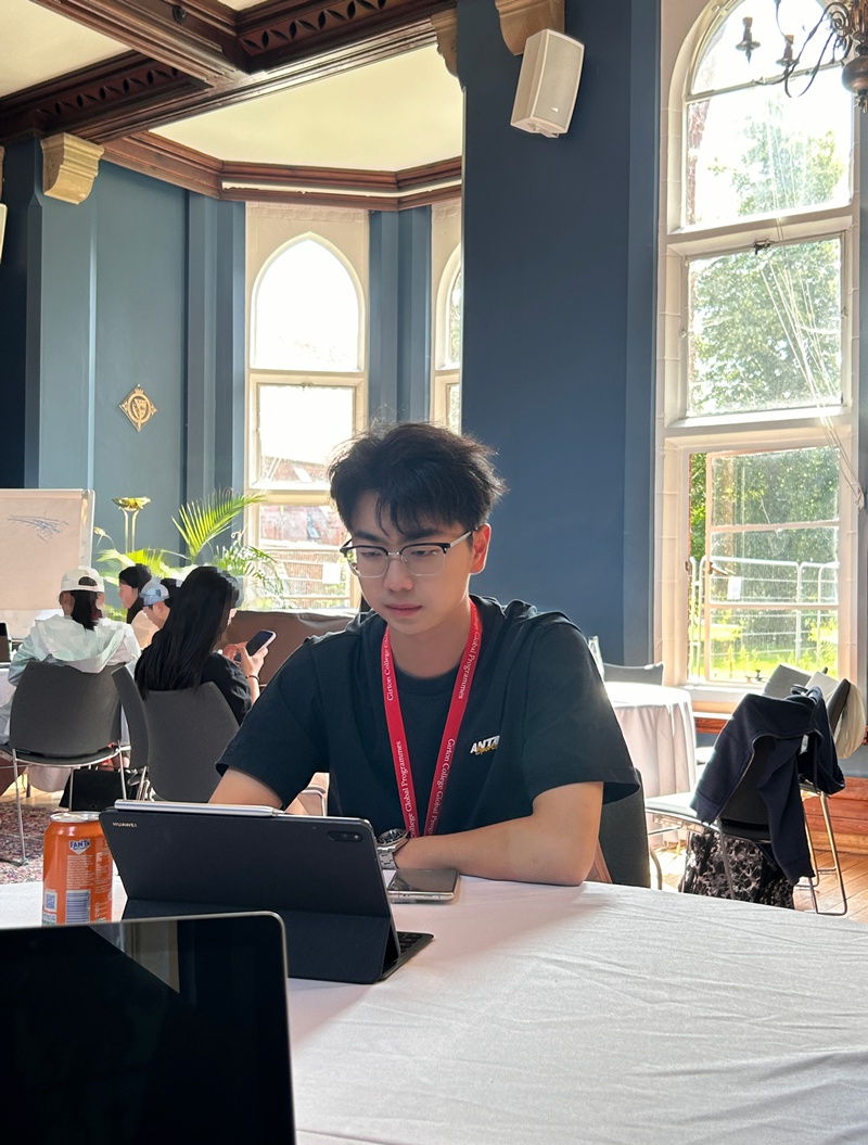 王宏润在英国剑桥大学进行交流学习。受访者供图