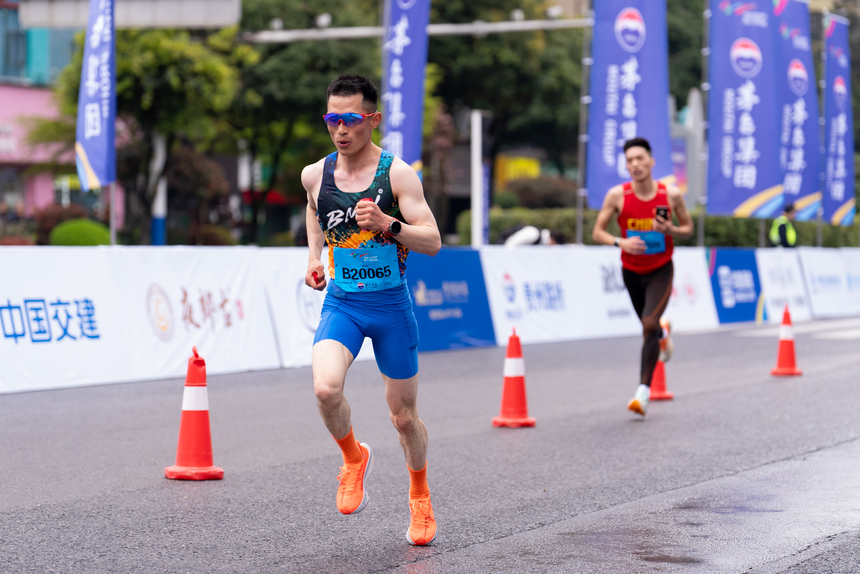 2026贵州·仁怀马拉松赛现场。人民网记者 涂敏摄