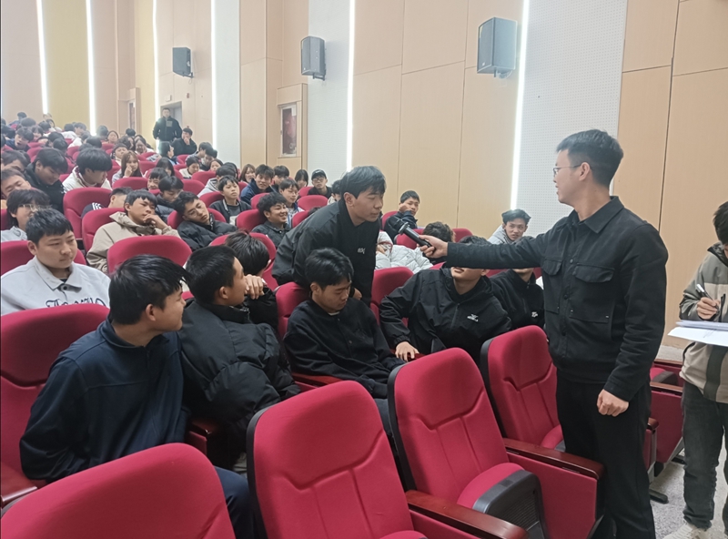 反诈宣传进校园筑牢校园“安全网”。