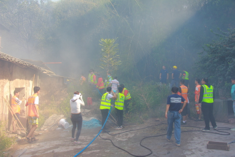 水電九局積極助力消防救援。