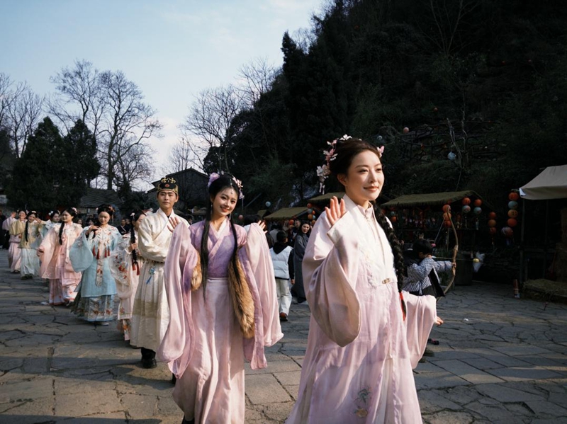 2、复原传统花朝礼俗。.jpg