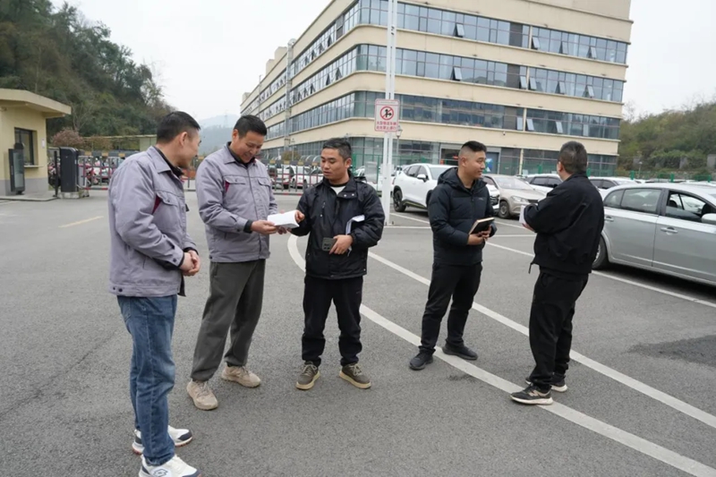 县发改部门到德之润公司宣讲政策.jpg