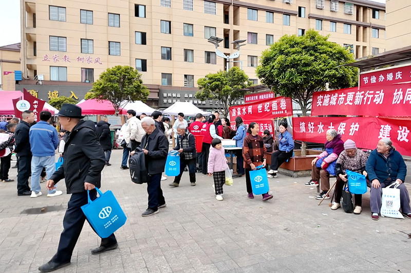 图为活动现场。