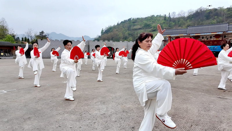 图为主题展示活动现场。