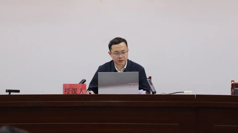 凱裡公路管理局馮仕楊同志作交流分享。