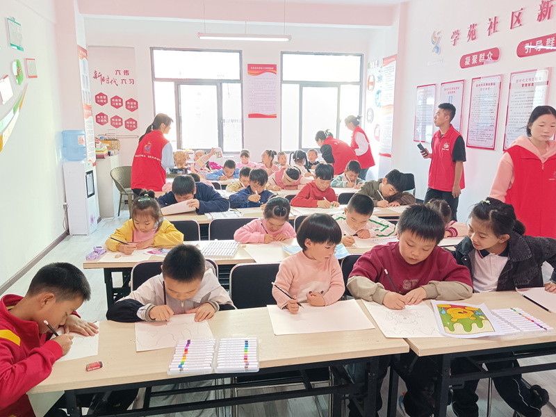 安顺经开区学苑社区新时代文明实践站”周末加油站“绘画活动。
