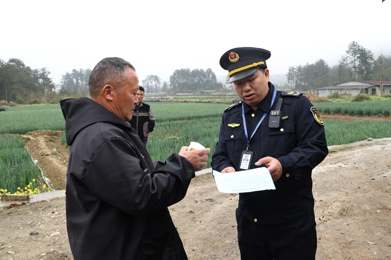 独山县全力守护群众“舌尖安全”。
