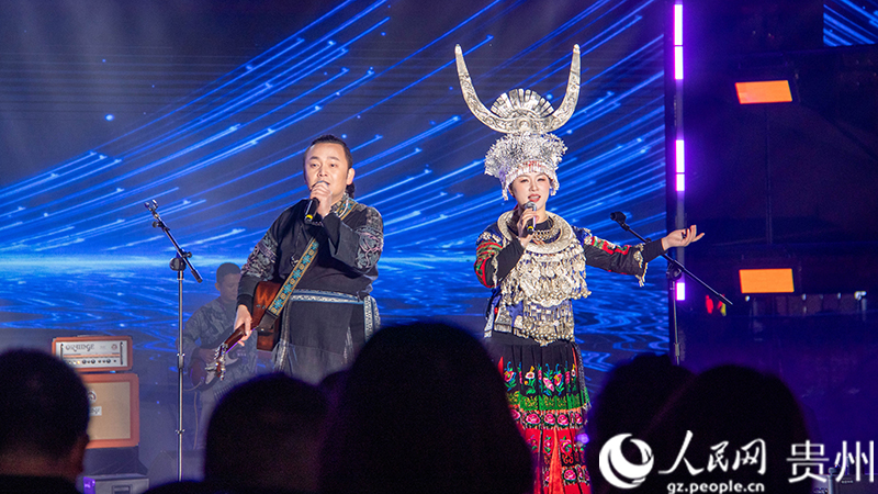 歌曲表演《兄与妹》。人民网 黄小桃摄