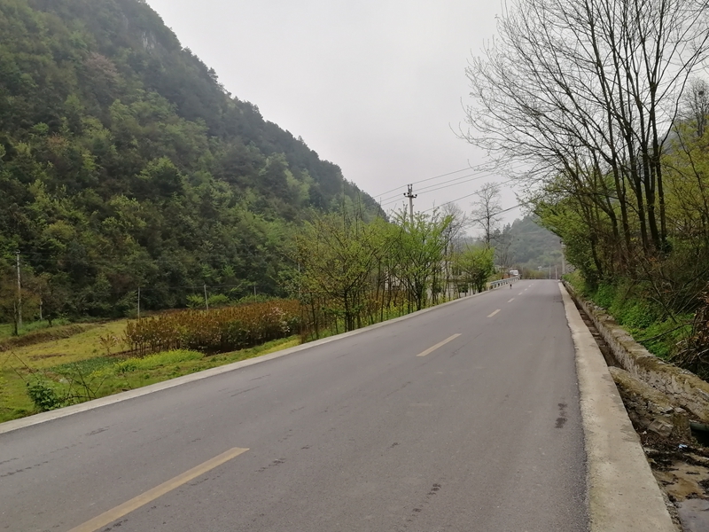 息烽县石硐至黎安段公路.jpg